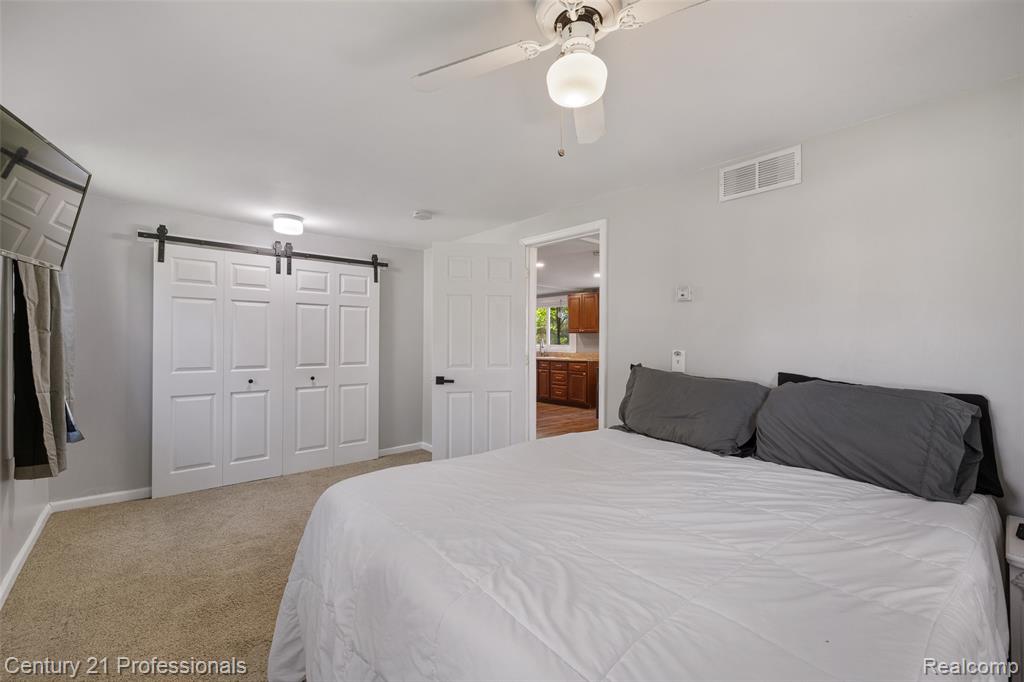 2830 Deland Road Waterford, MI 48329 - Photo 12 of 35