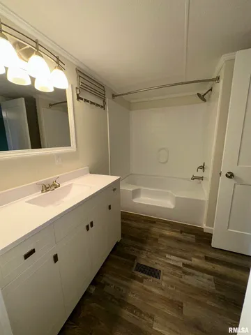 $154,500 | 324 South Main Street, Ewing, IL 62836