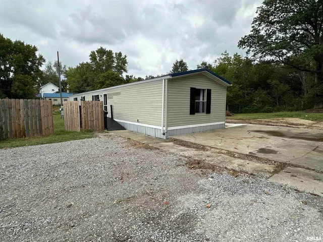 $154,500 | 324 South Main Street, Ewing, IL 62836