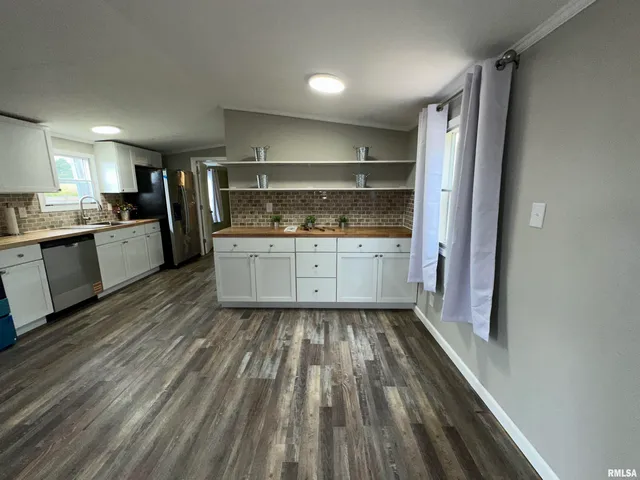 $154,500 | 324 South Main Street, Ewing, IL 62836