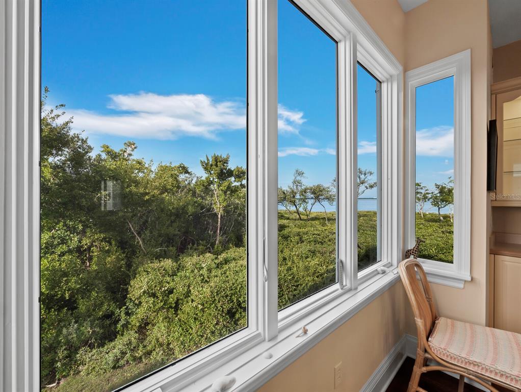 836 Evergreen Way Longboat Key, FL 34228 - Photo 15 of 49