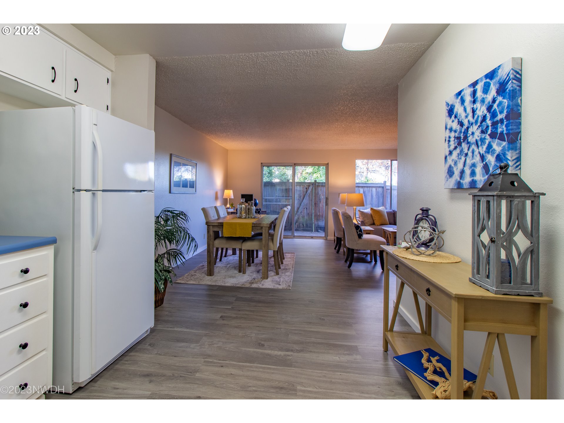 1302 Quaker Street Eugene, OR 97402 - Photo 12 of 28 a living room with furniture and a kitchen view