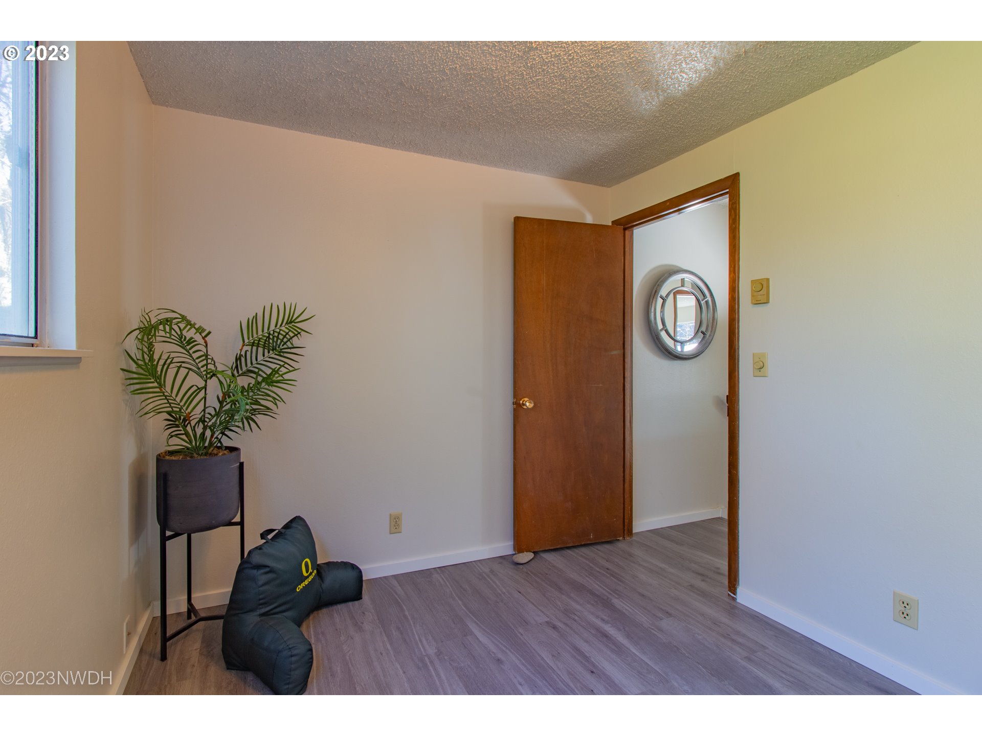 1302 Quaker Street Eugene, OR 97402 - Photo 21 of 28 a view of entryway with wooden floor