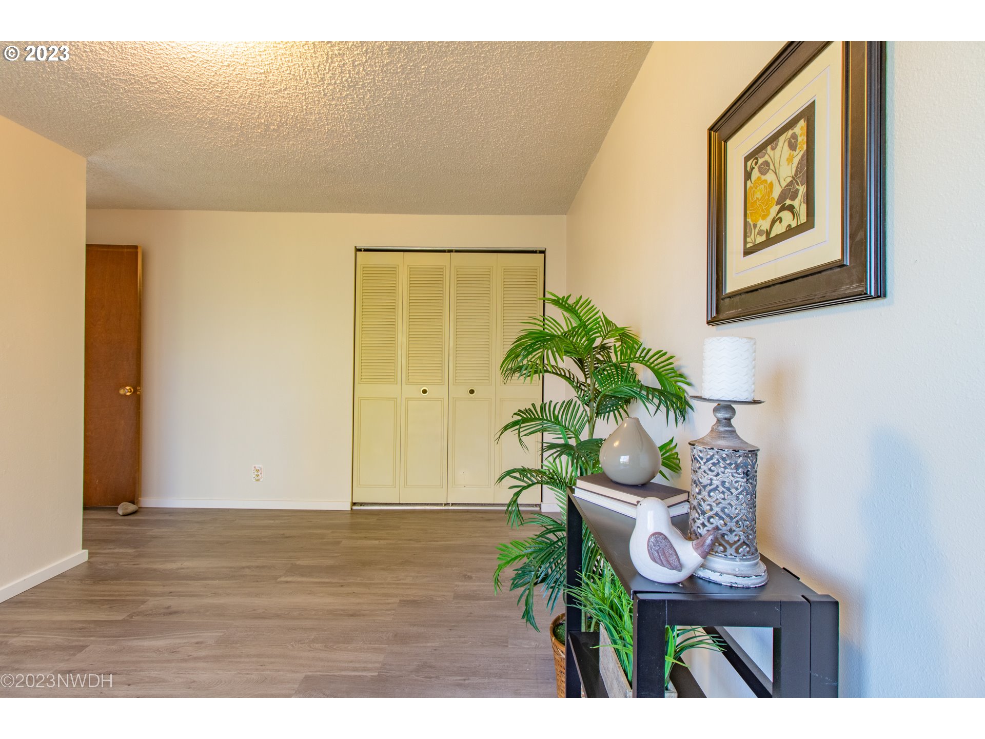 1302 Quaker Street Eugene, OR 97402 - Photo 25 of 28 a view of entryway with wooden floor