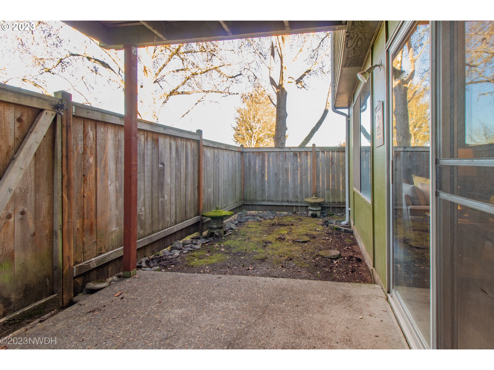 1302 Quaker Street Eugene, OR 97402 - Photo 27 of 28 a view of a backyard with wooden fence