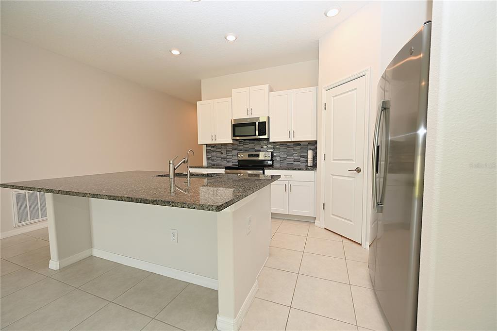 4316 Trotters Way Lakeland, FL 33801 - Photo 7 of 38