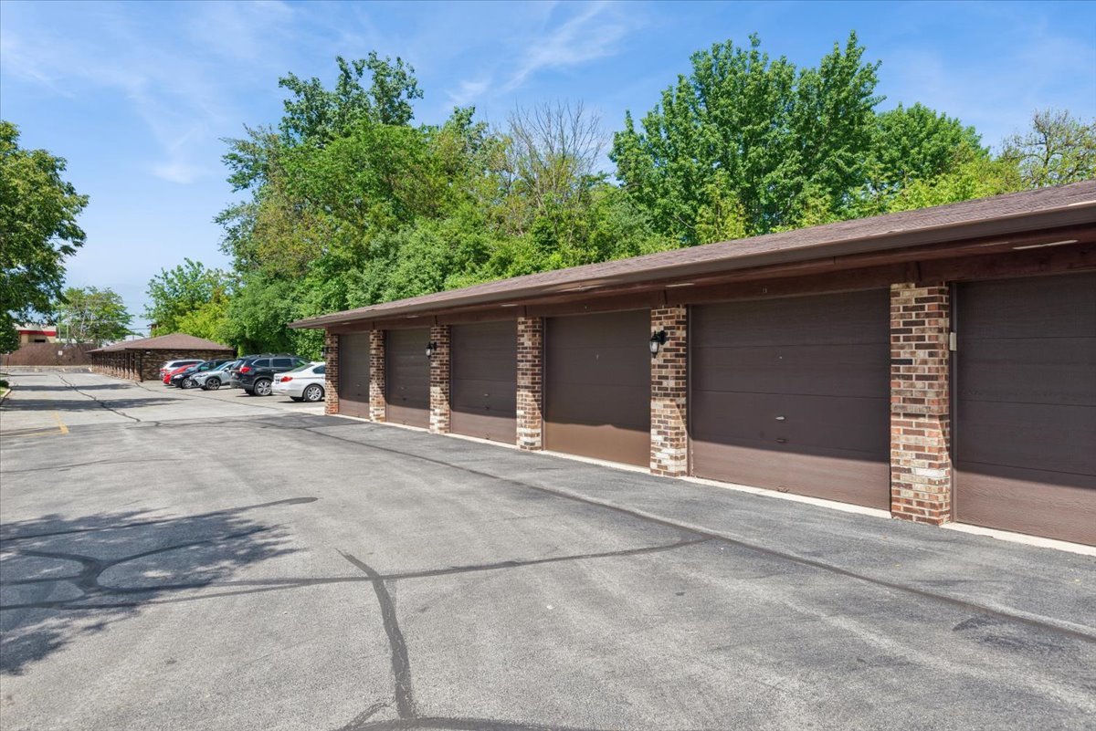 525 Cumnor Road, Unit 204 Westmont, IL 60559 - Photo 18 of 19