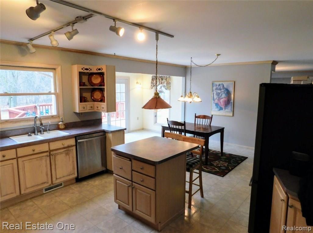 28020 Haas Road Wixom, MI 48393 - Photo 3 of 53 Kitchen.jpg