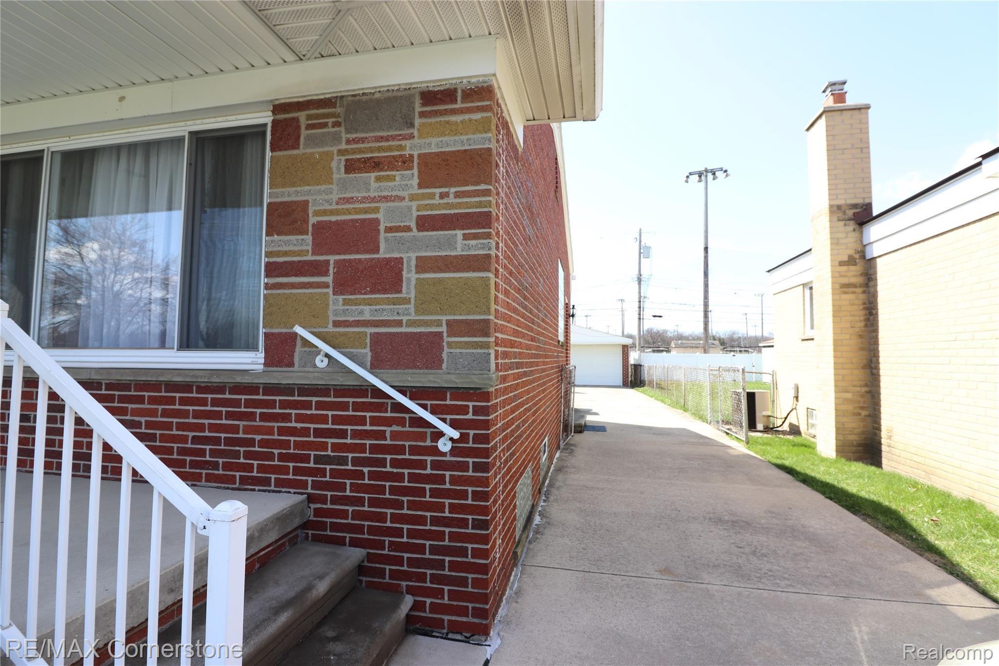 149 Henry Ruff Road Garden City, MI 48135 - Photo 5 of 27 IMG_3781.jpeg
