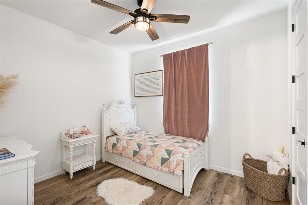 476 Silverleaf Drive Sunset, TX 76270 - Photo 18 of 40 a bedroom with a bed and furniture