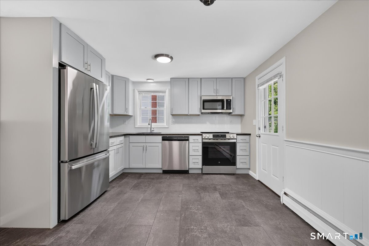 161 Ridgewood Drive Groton, CT 06355 - Photo 12 of 37 Gallery Image 12