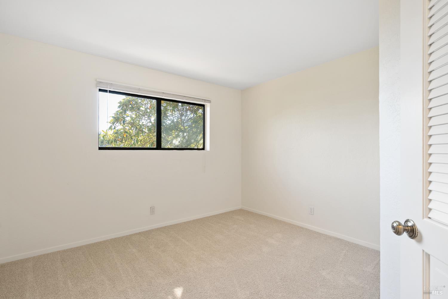 171 Glen Park Avenue San Rafael, CA 94901 - Photo 13 of 27 an empty room with windows