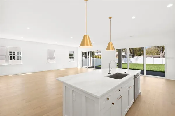 $1,250,000 | 3301 West Iowa Avenue, Tampa, FL 33611