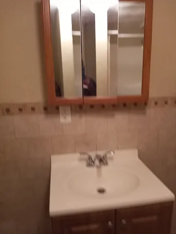 $1,700 | 341 Centre Street, Unit 1, Brockton, MA 02302