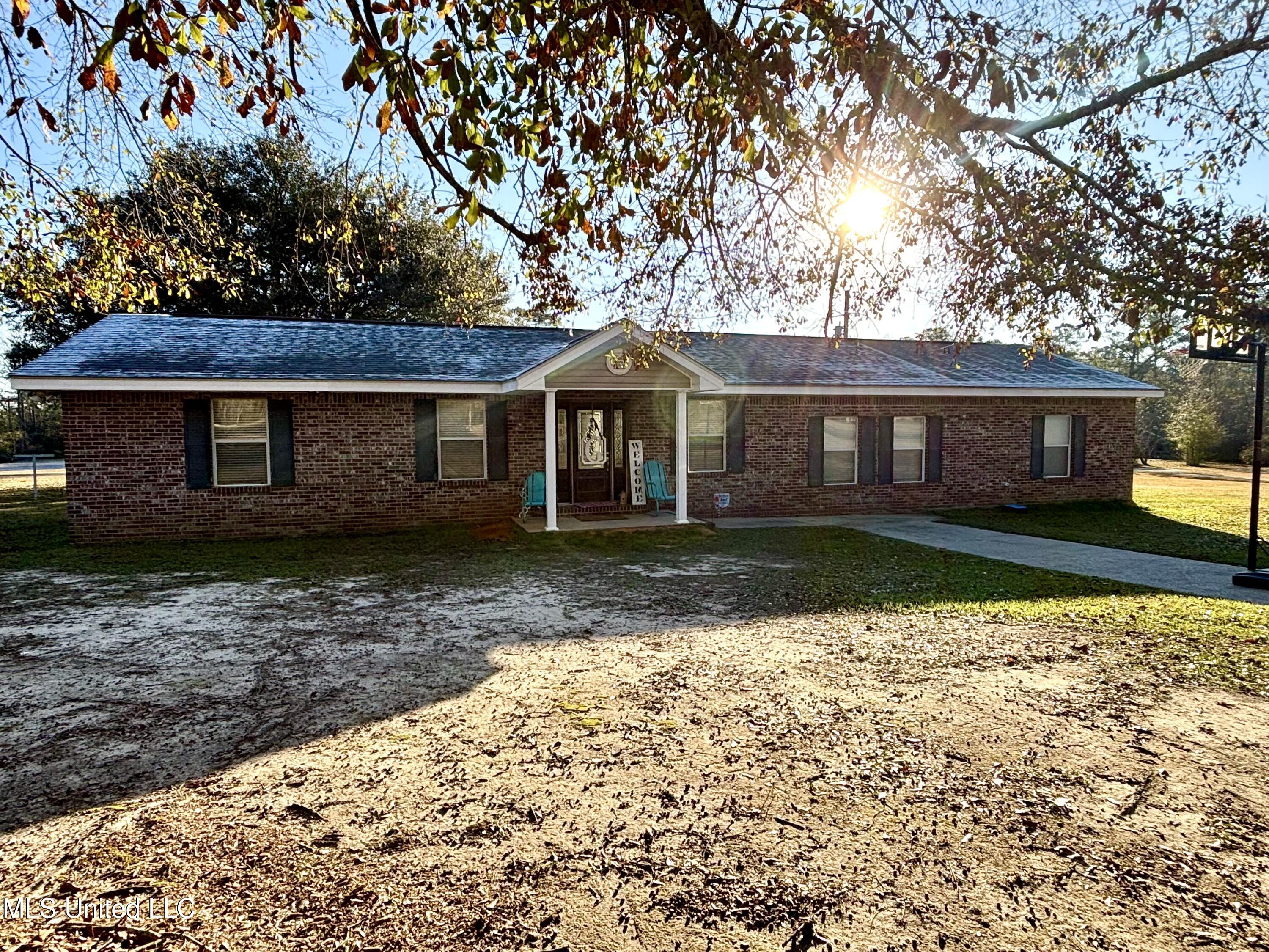 1352 Rock Ranch Road Carriere, MS 39426 - Photo 2 of 33 IMG_5932