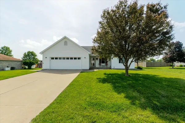 $250,000 | 412 Sunset Drive, Colfax, IL 61728