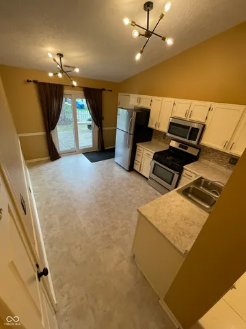 $2,495 | 11135 Founders Place, Fishers, IN 46038