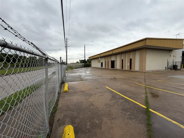 $7,900 | 6040 Gessner Road, Houston, TX 77041