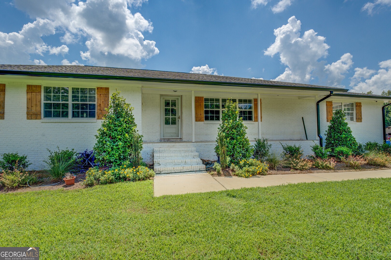 635 Jackson Lake Road Mansfield, GA 30055 - Photo 11 of 68 a front view of a house with a garden
