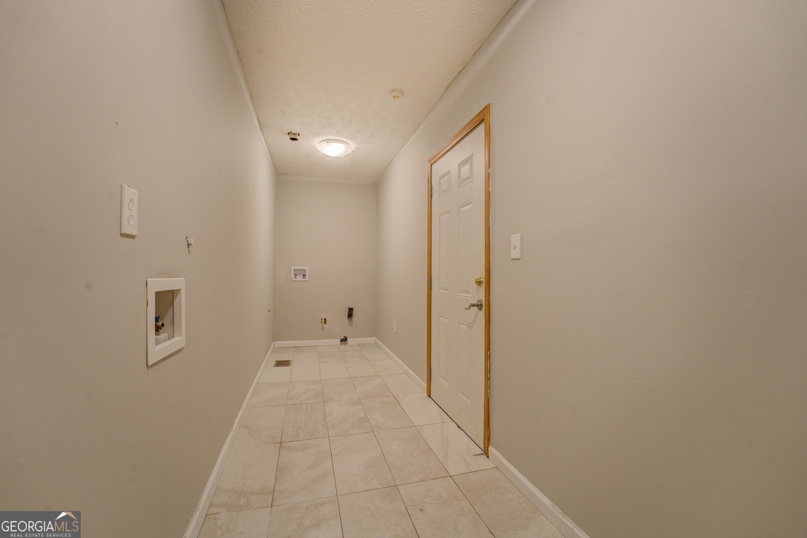 635 Jackson Lake Road Mansfield, GA 30055 - Photo 35 of 68 a bathroom with a sink and a mirror