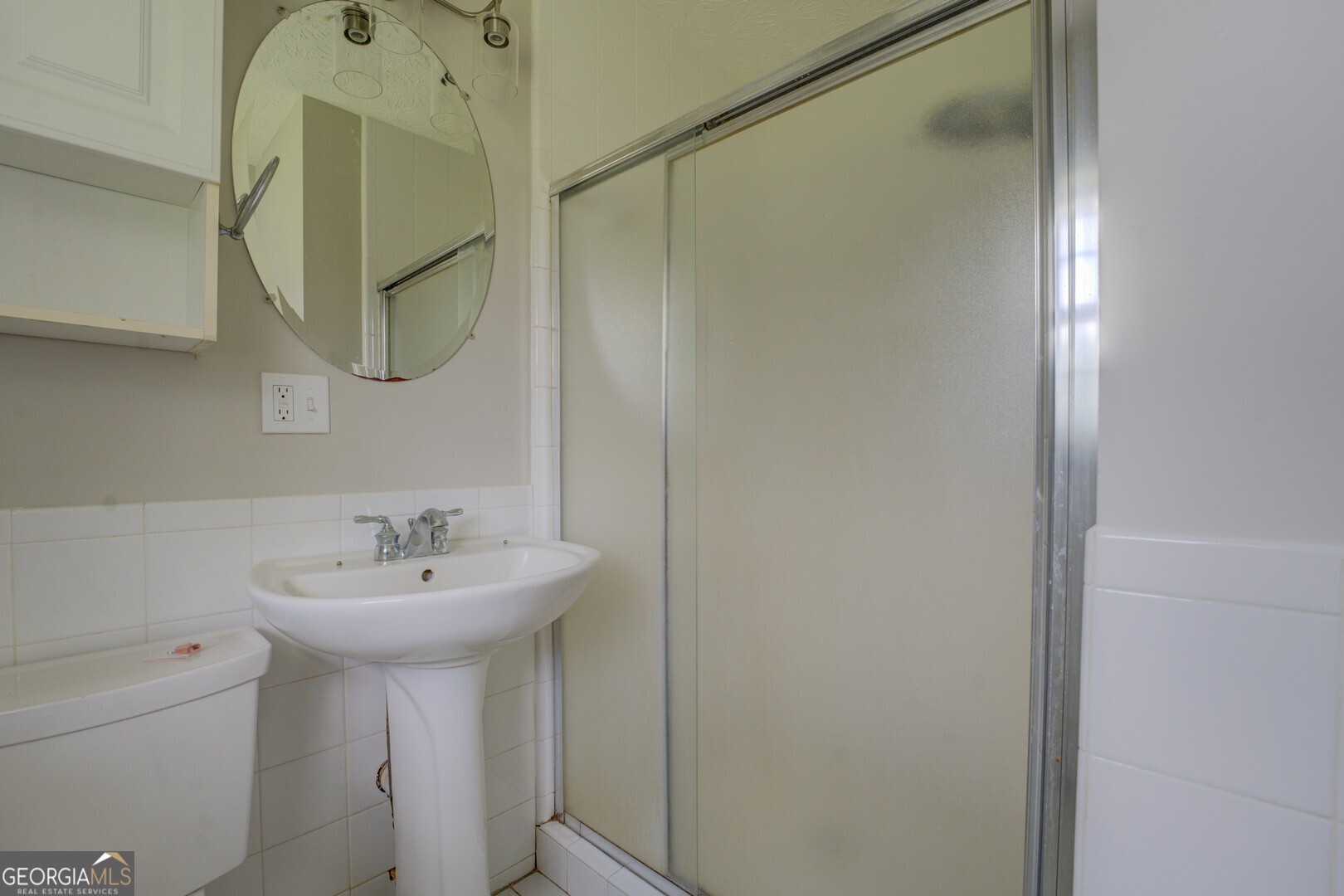 635 Jackson Lake Road Mansfield, GA 30055 - Photo 39 of 68 a bathroom with a sink and mirror
