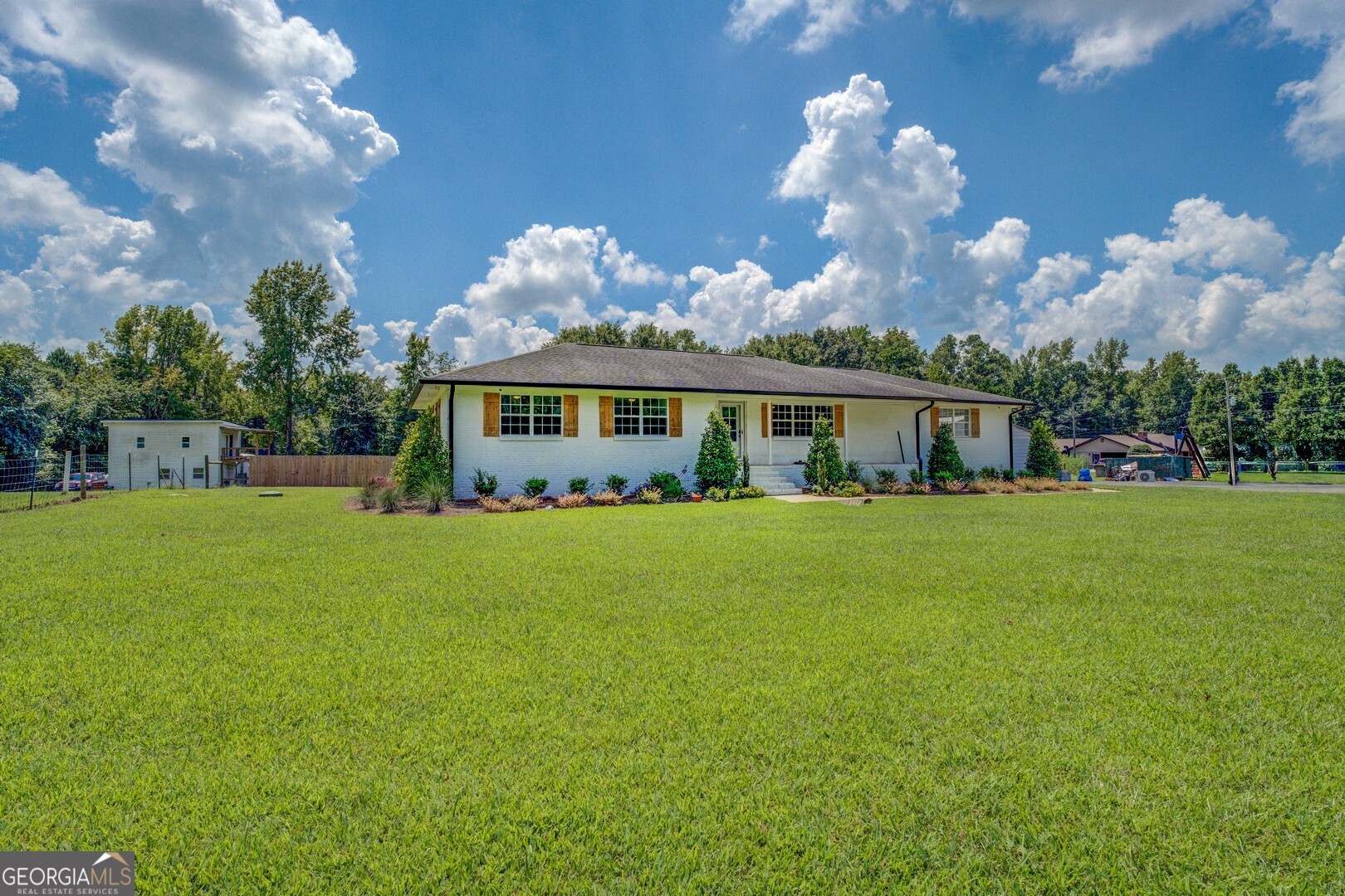 635 Jackson Lake Road Mansfield, GA 30055 - Photo 7 of 68 a front view of house with yard and green space