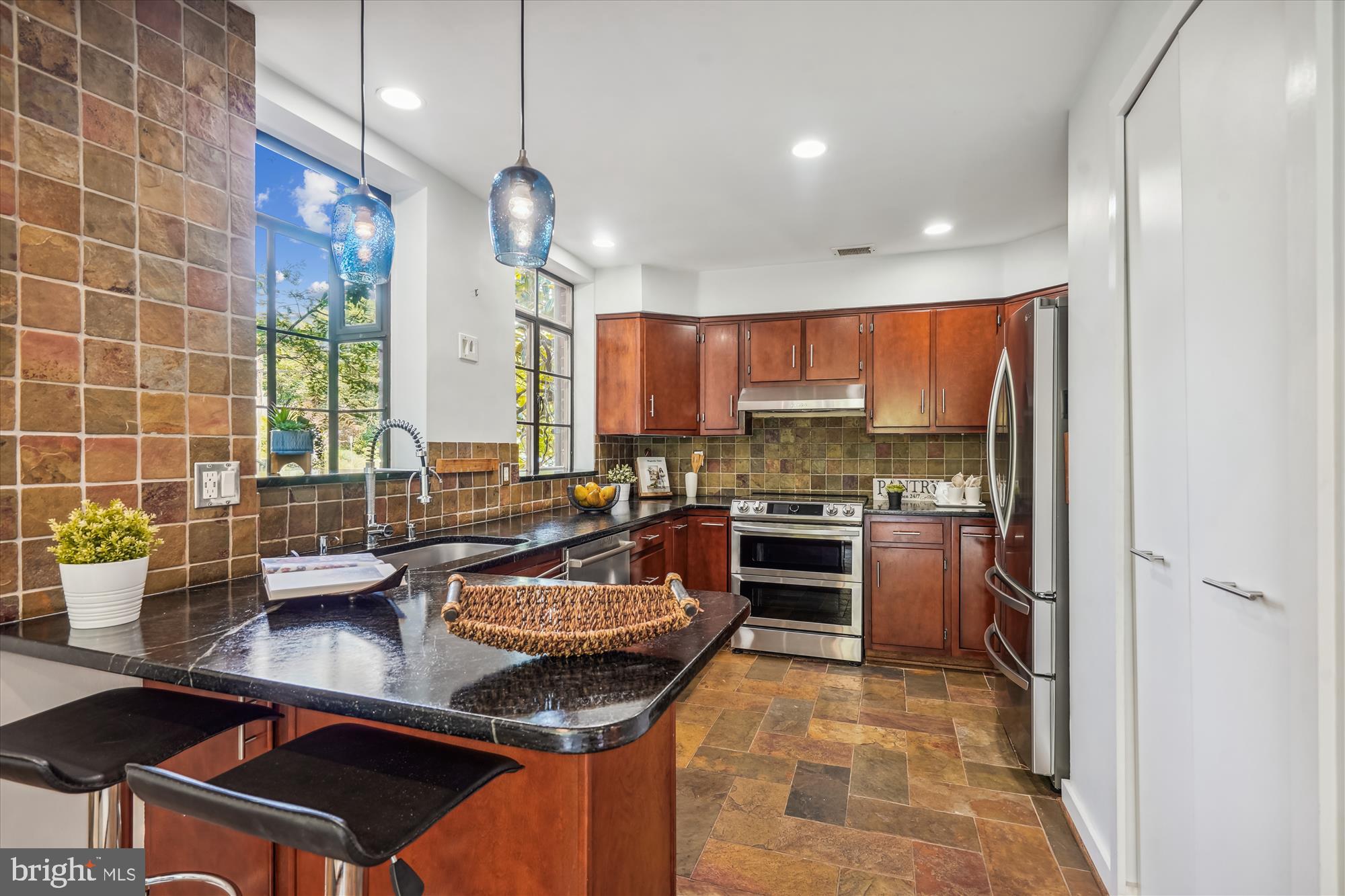 6424 Ridge Drive Bethesda, MD 20816 - Photo 11 of 69 Gourmet Kitchen with breakfast bar