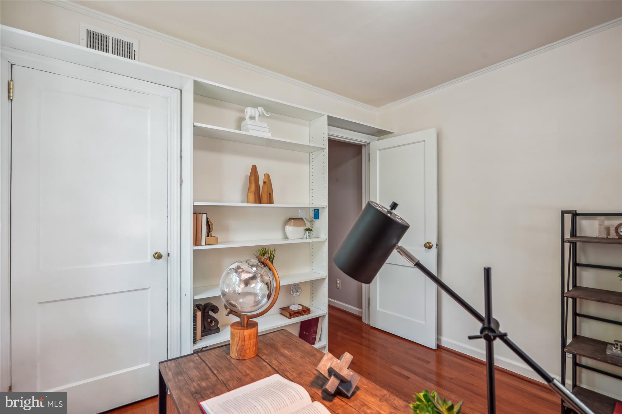 6424 Ridge Drive Bethesda, MD 20816 - Photo 25 of 69 ...with built-ins