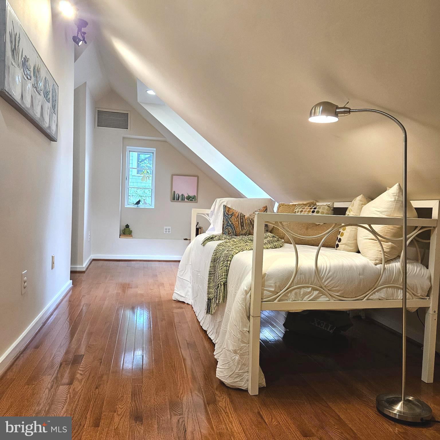 6424 Ridge Drive Bethesda, MD 20816 - Photo 36 of 69 Bedroom with designer track lighting