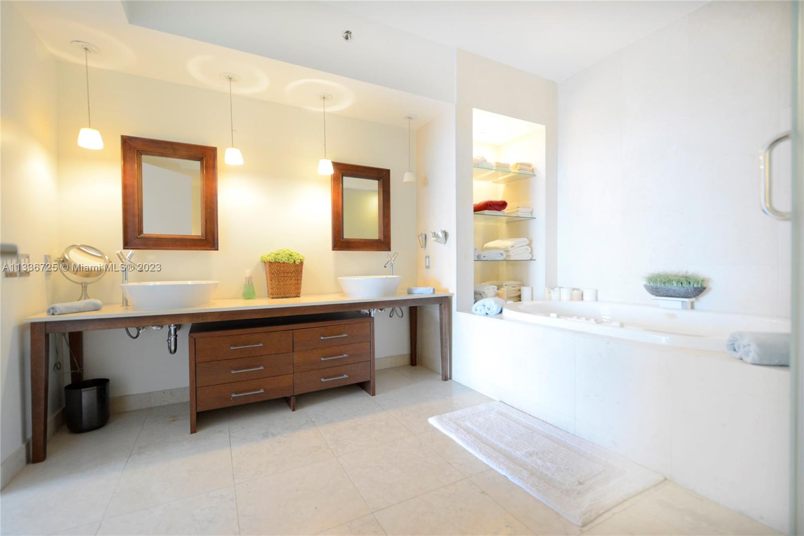 450 Alton Road, Unit 2006 Miami Beach, FL 33139 - Photo 14 of 34