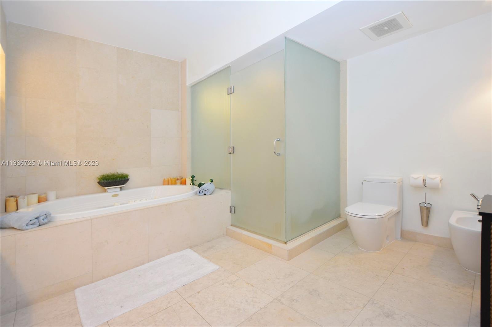 450 Alton Road, Unit 2006 Miami Beach, FL 33139 - Photo 15 of 34 a bathroom with a bathtub and a toilet