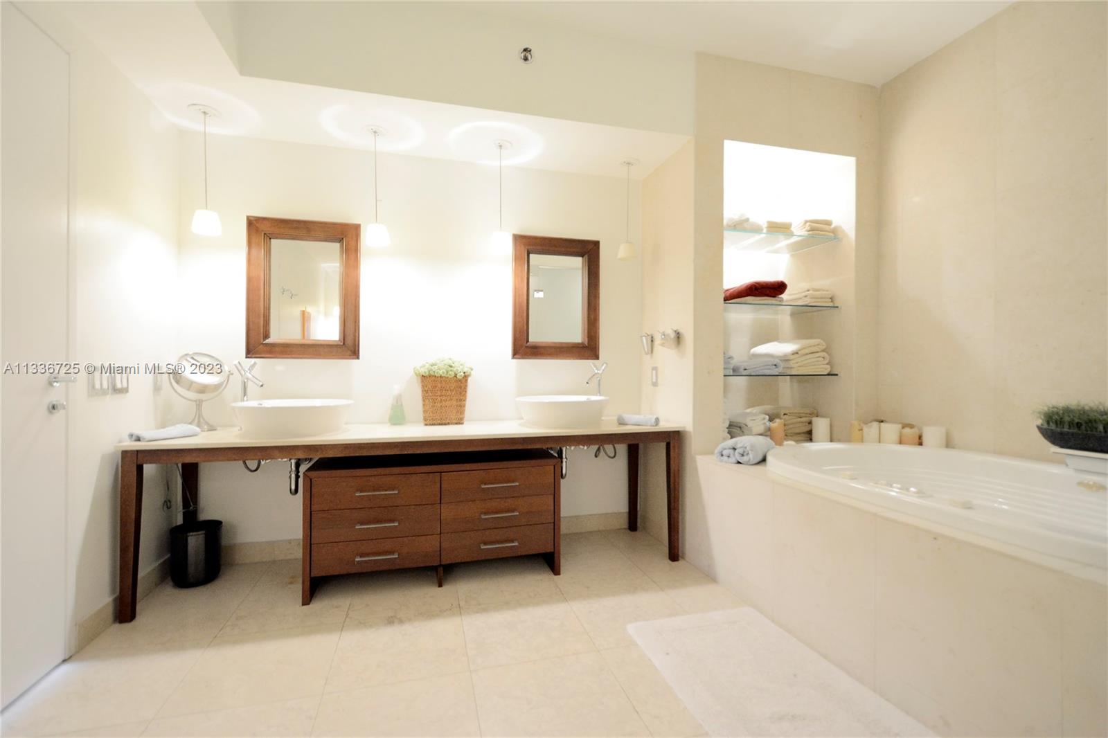 450 Alton Road, Unit 2006 Miami Beach, FL 33139 - Photo 16 of 34