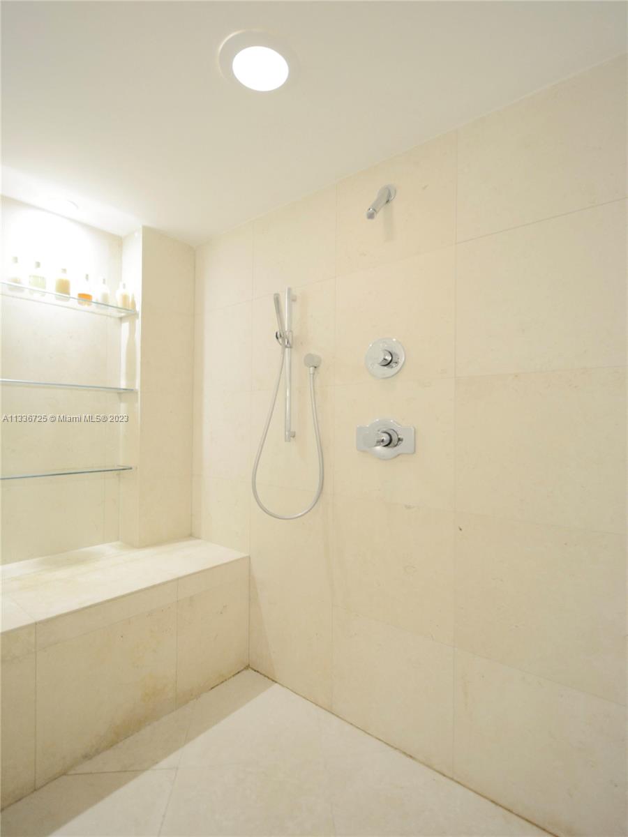 450 Alton Road, Unit 2006 Miami Beach, FL 33139 - Photo 17 of 34