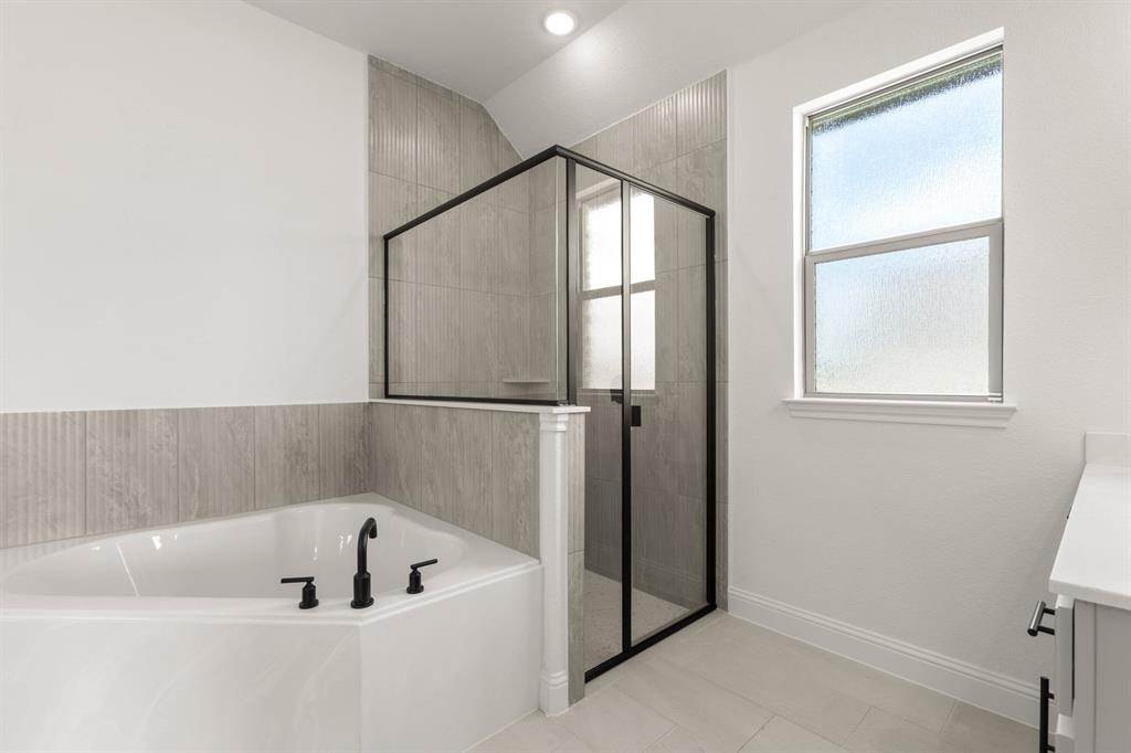 230 Cordillera Lane Red Oak, TX 75154 - Photo 14 of 27 230 Cordillera-Primary Suite-6
