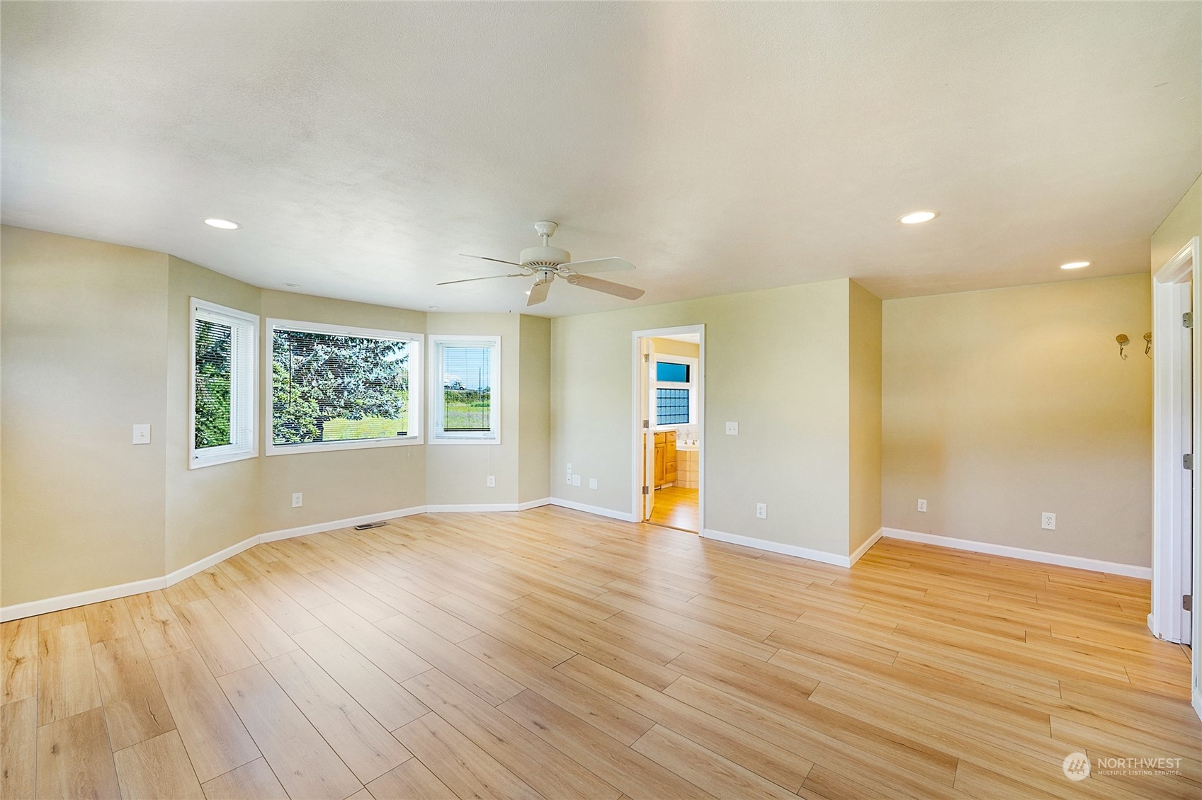 15060 Fir Island Road Mount Vernon, WA 98273 - Photo 12 of 36 Gallery Image 12