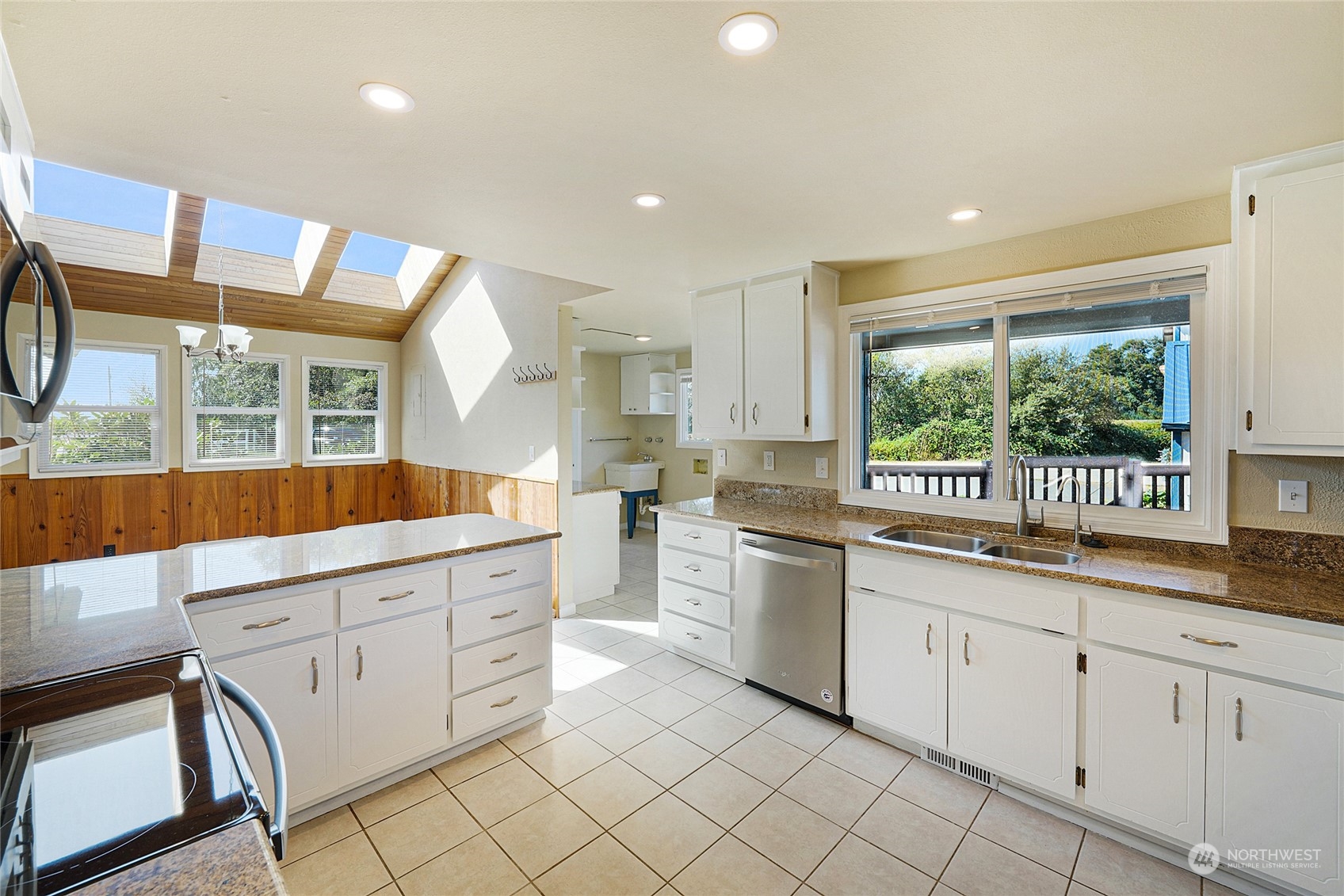 15060 Fir Island Road Mount Vernon, WA 98273 - Photo 5 of 36 Gallery Image 5