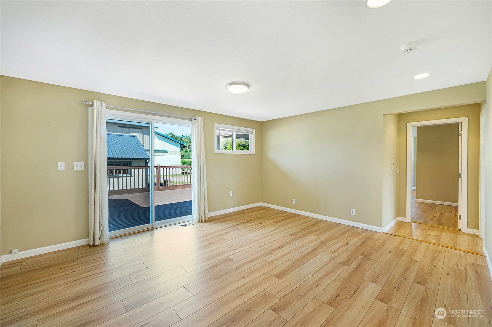 15060 Fir Island Road Mount Vernon, WA 98273 - Photo 9 of 36 Gallery Image 9