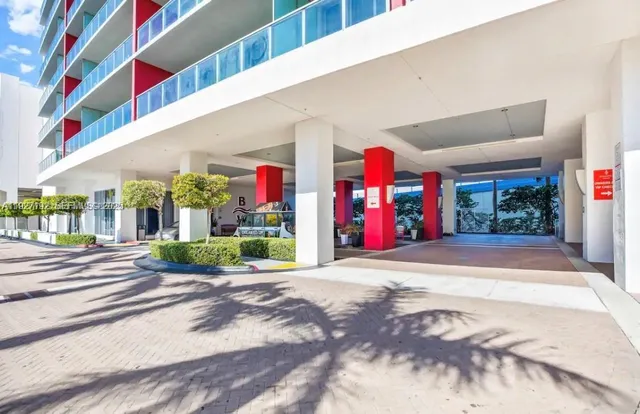 $435,000 | 2602 East Hallandale Beach Boulevard, Unit R708, Hallandale Beach, FL 33009