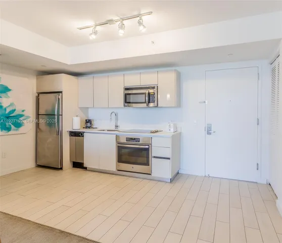 $435,000 | 2602 East Hallandale Beach Boulevard, Unit R708, Hallandale Beach, FL 33009