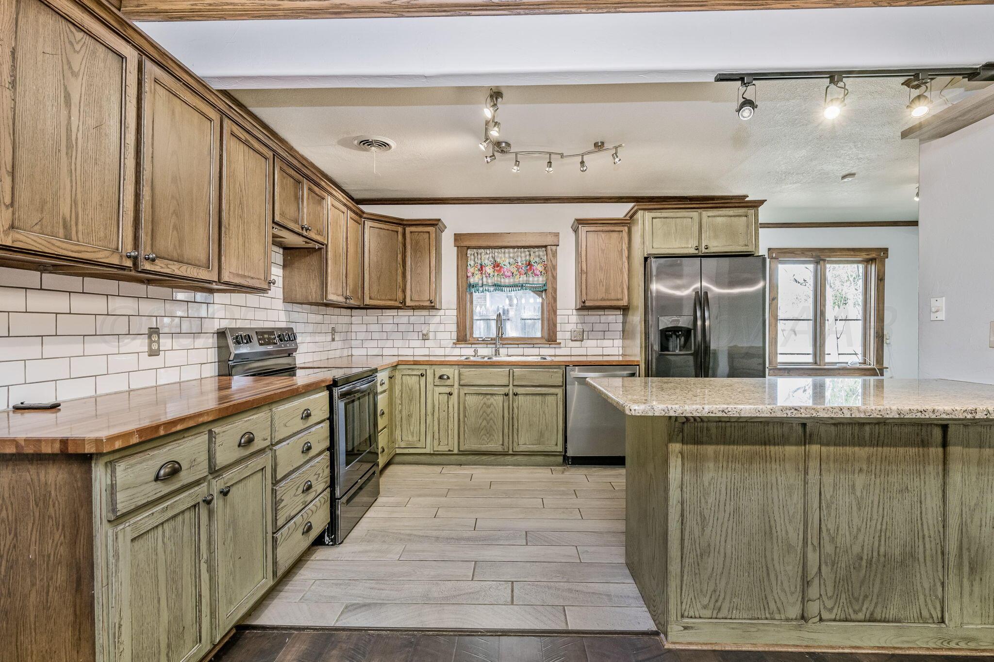 201 Arch Terrace Amarillo, TX 79106 - Photo 7 of 18 KITCHEN