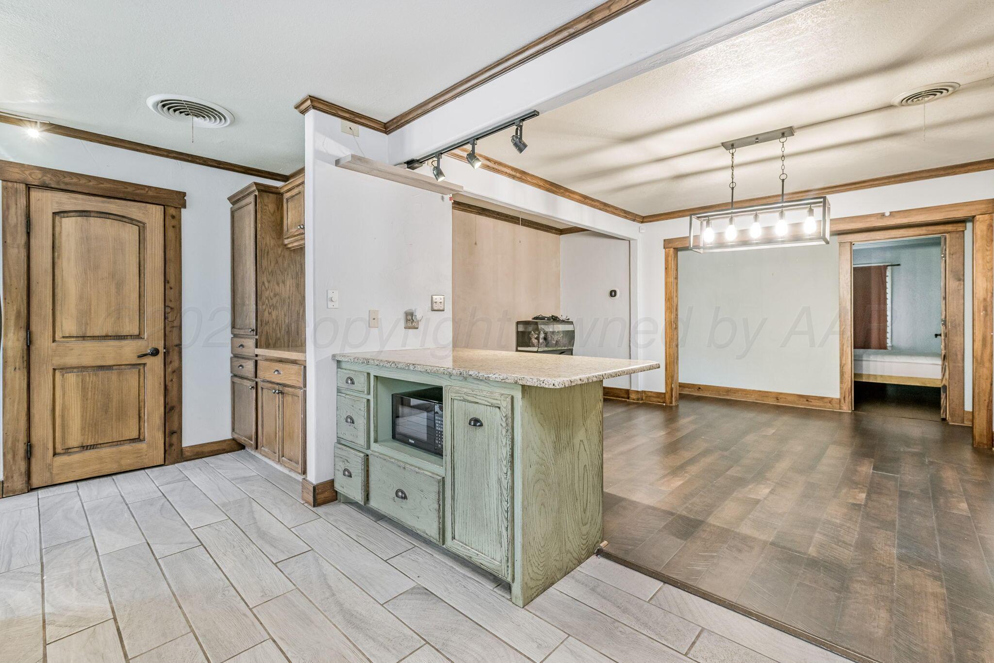 201 Arch Terrace Amarillo, TX 79106 - Photo 9 of 18 KITCHEN/DINING