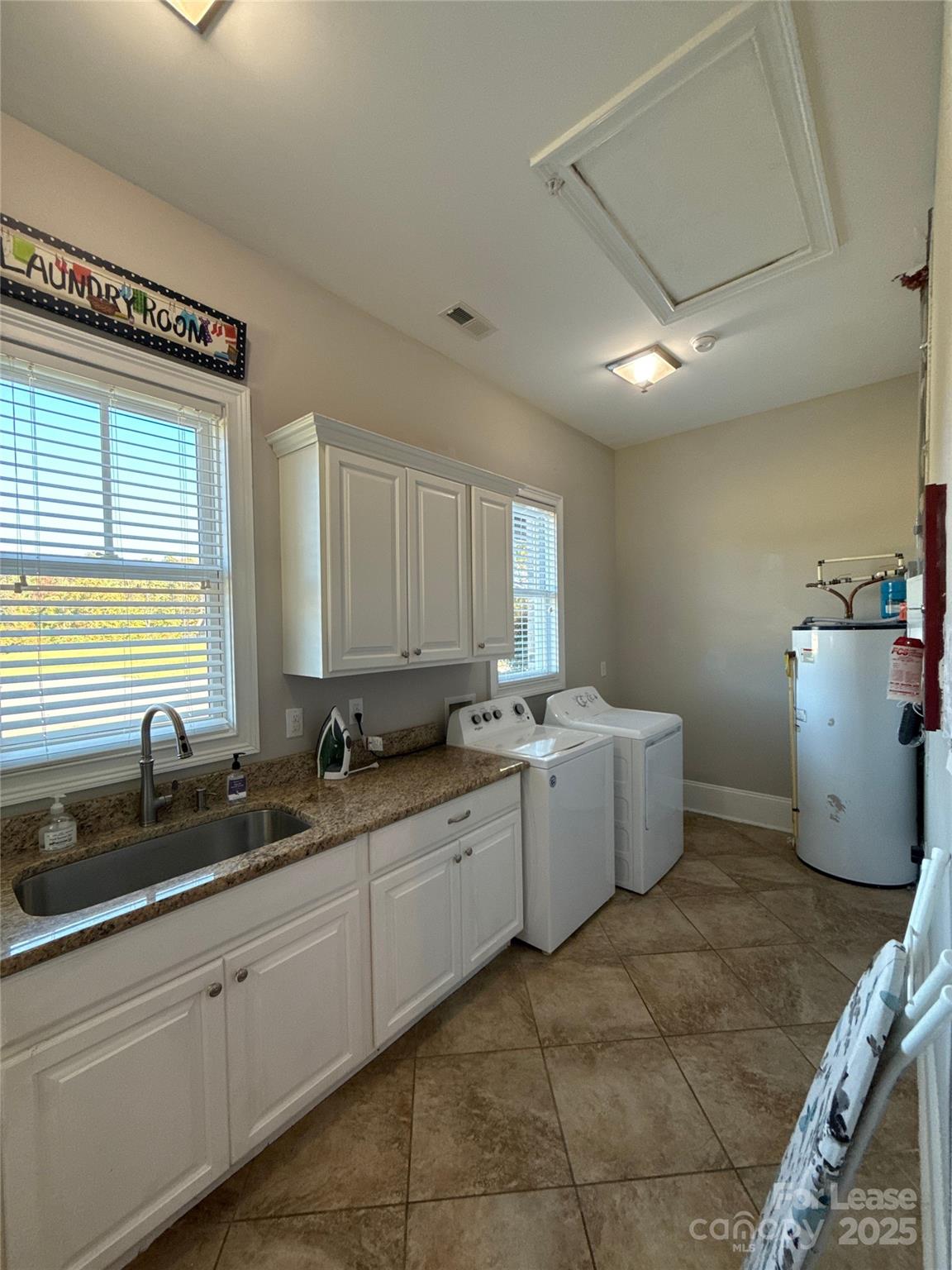 13931 Thompson Road Charlotte, NC 28227 - Photo 14 of 41 a kitchen with a sink and cabinets