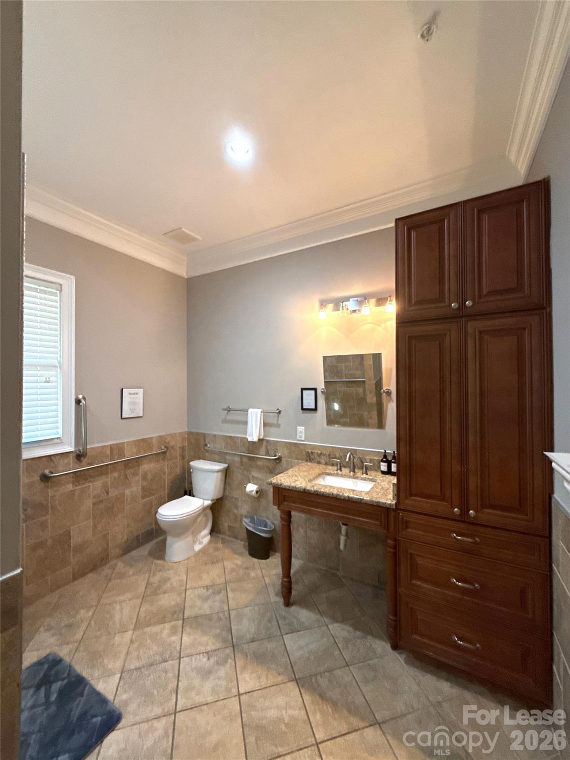13931 Thompson Road Charlotte, NC 28227 - Photo 29 of 43 a bathroom with a toilet a sink and mirror