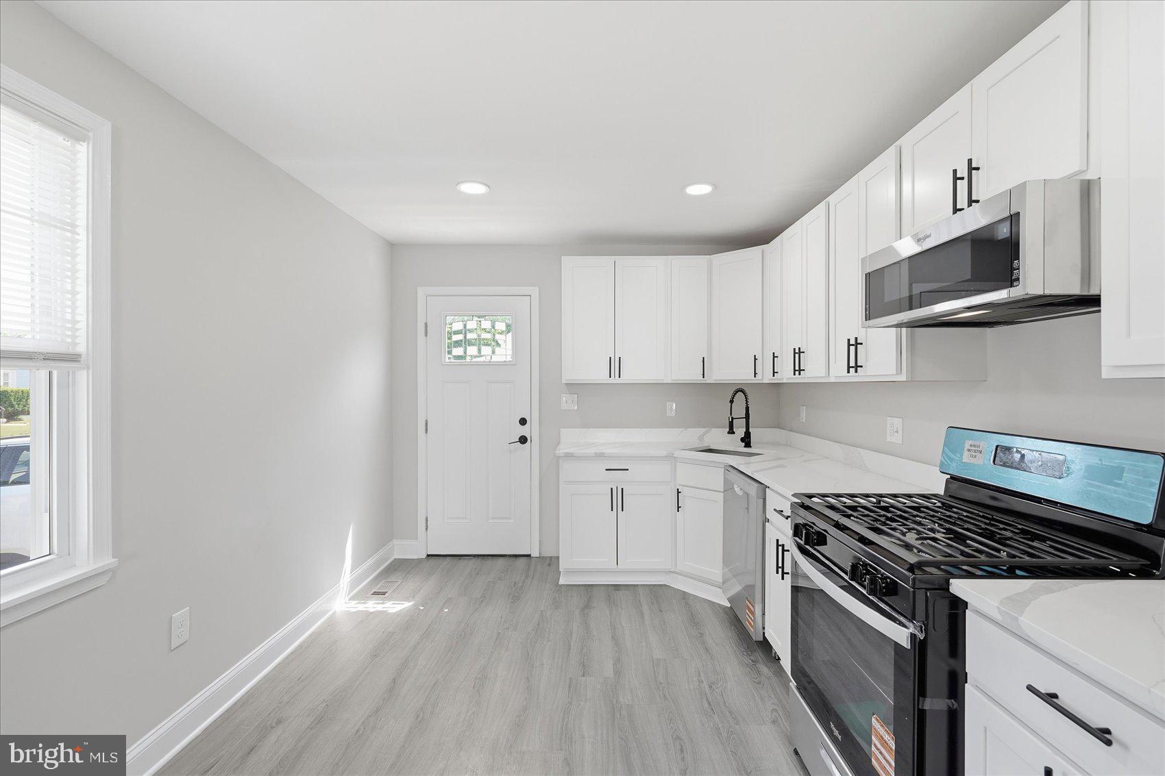825 Martin Road Essex, MD 21221 - Photo 10 of 37