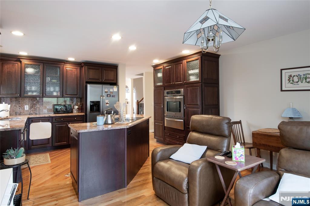 28 Old 4th Drive Oak Ridge, NJ 07438 - Photo 4 of 41
