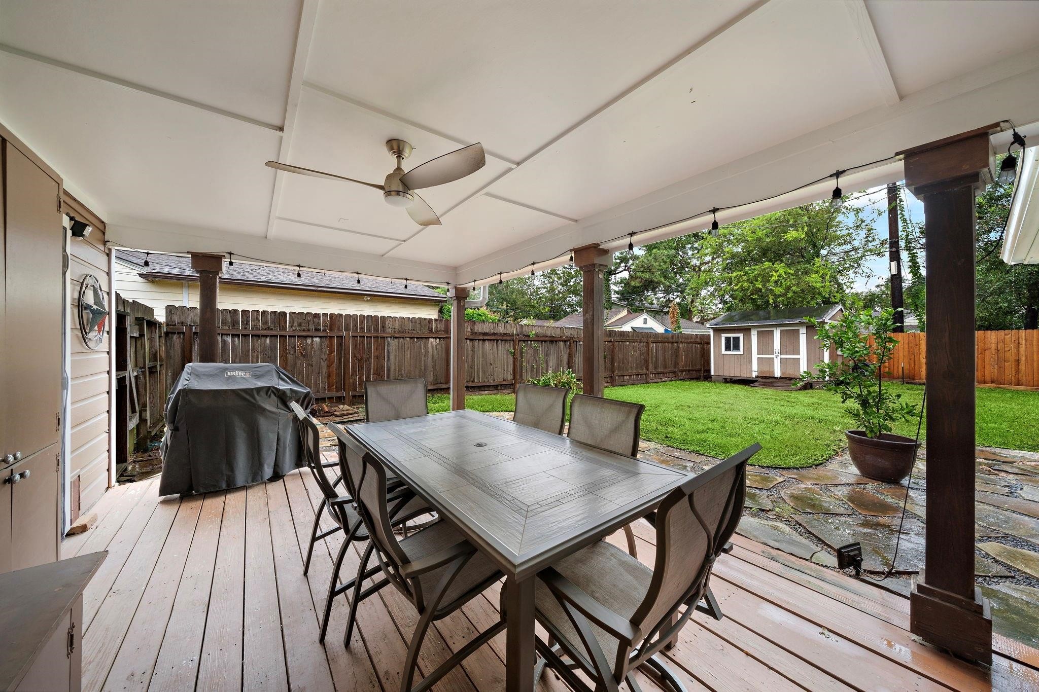 954 West 41st Street Houston, TX 77018 - Photo 18 of 19 a view of a patio with a table chairs and a backyard