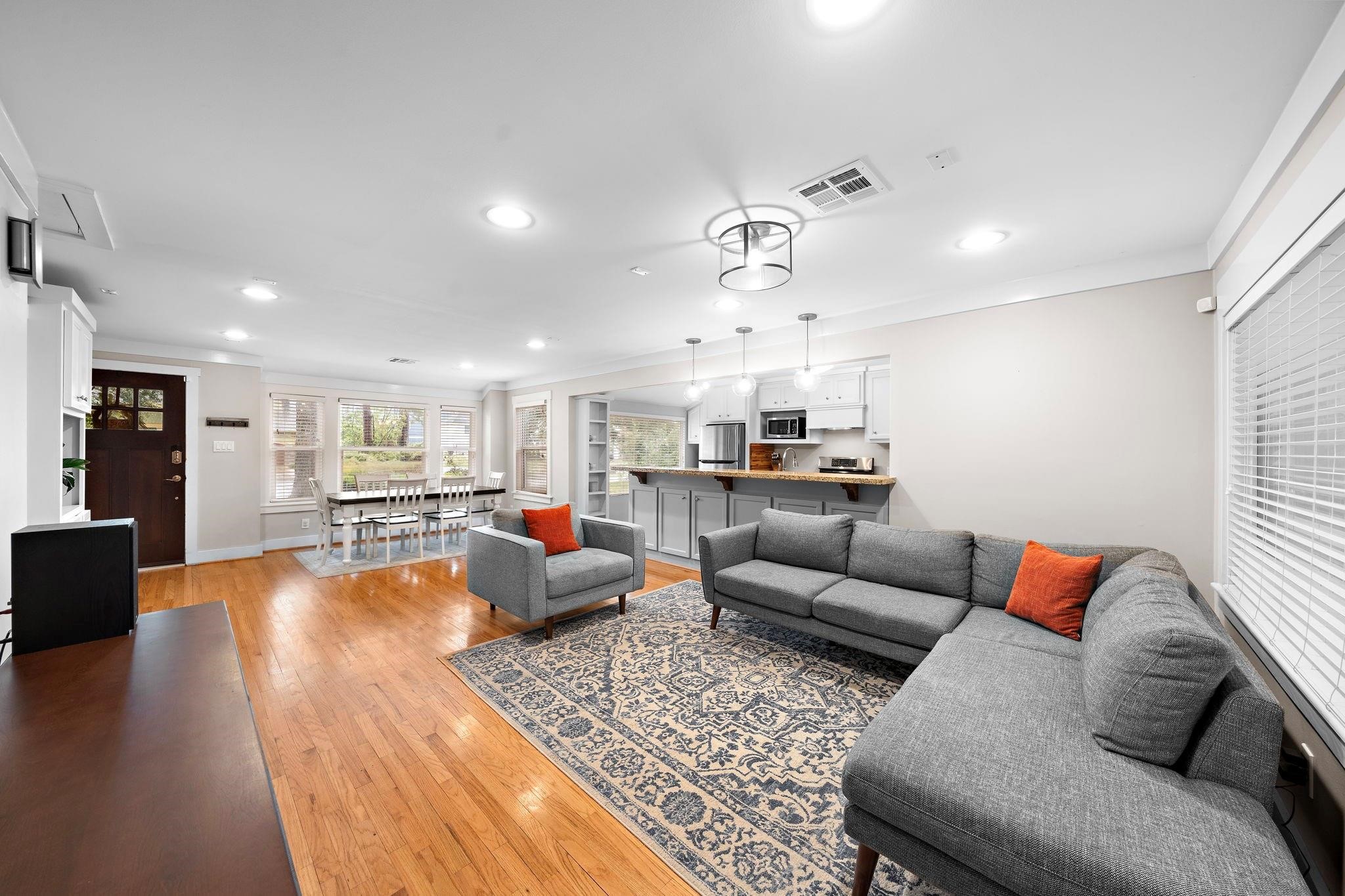 954 West 41st Street Houston, TX 77018 - Photo 4 of 19 a living room with furniture kitchen view and a chandelier