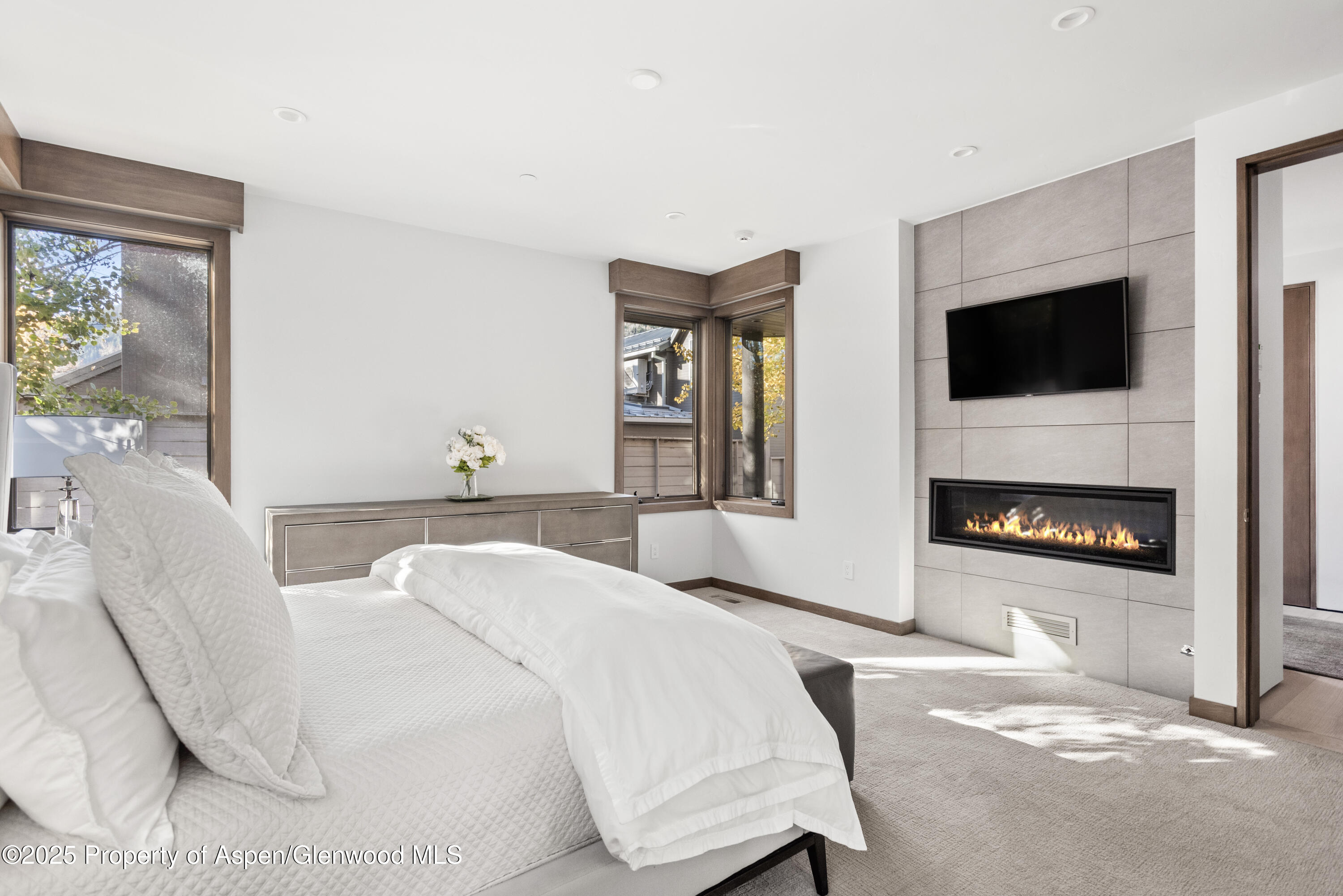 522 Spruce Street Aspen, CO 81611 - Photo 12 of 26 Primary King Suite