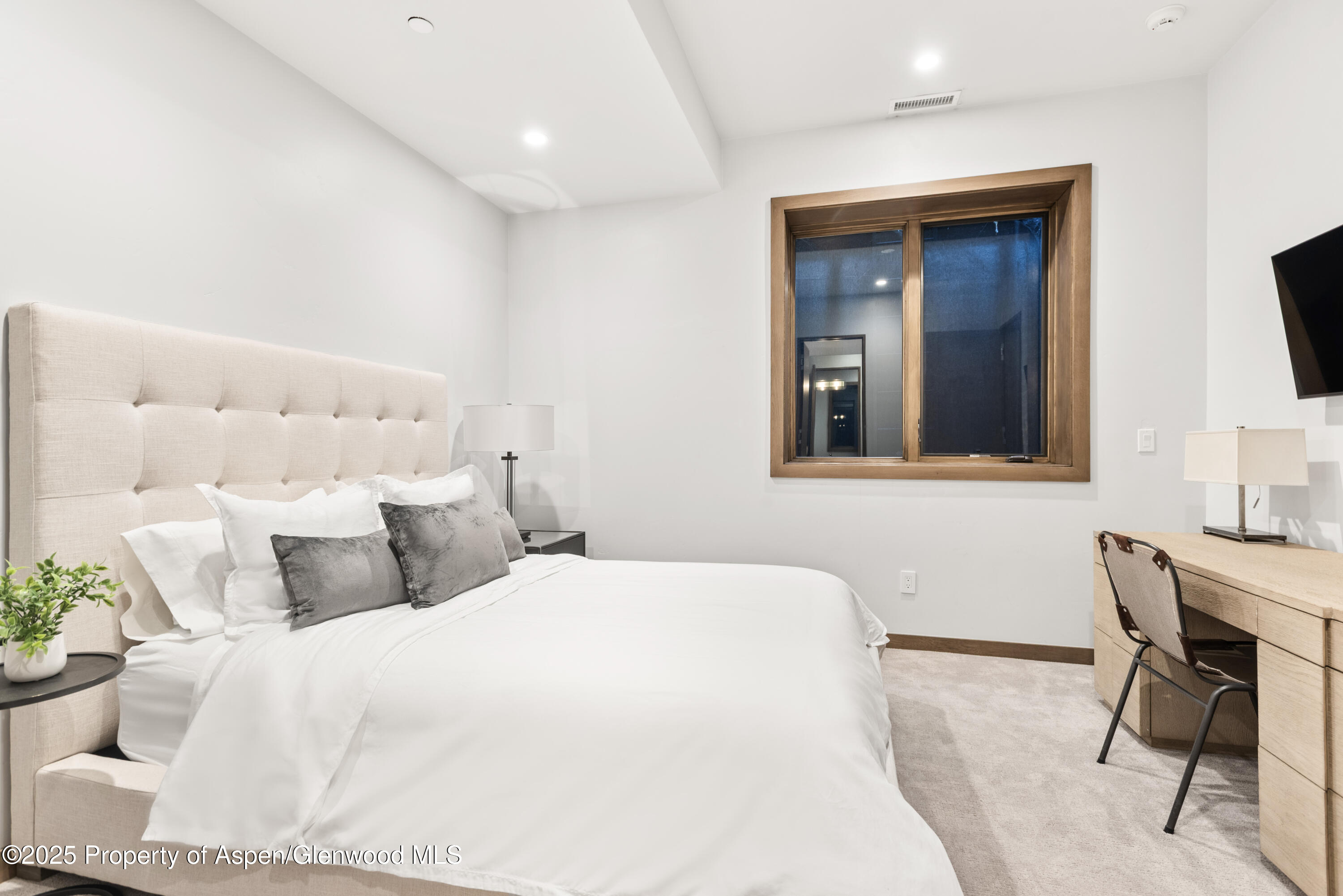 522 Spruce Street Aspen, CO 81611 - Photo 17 of 26 Guest Suite II