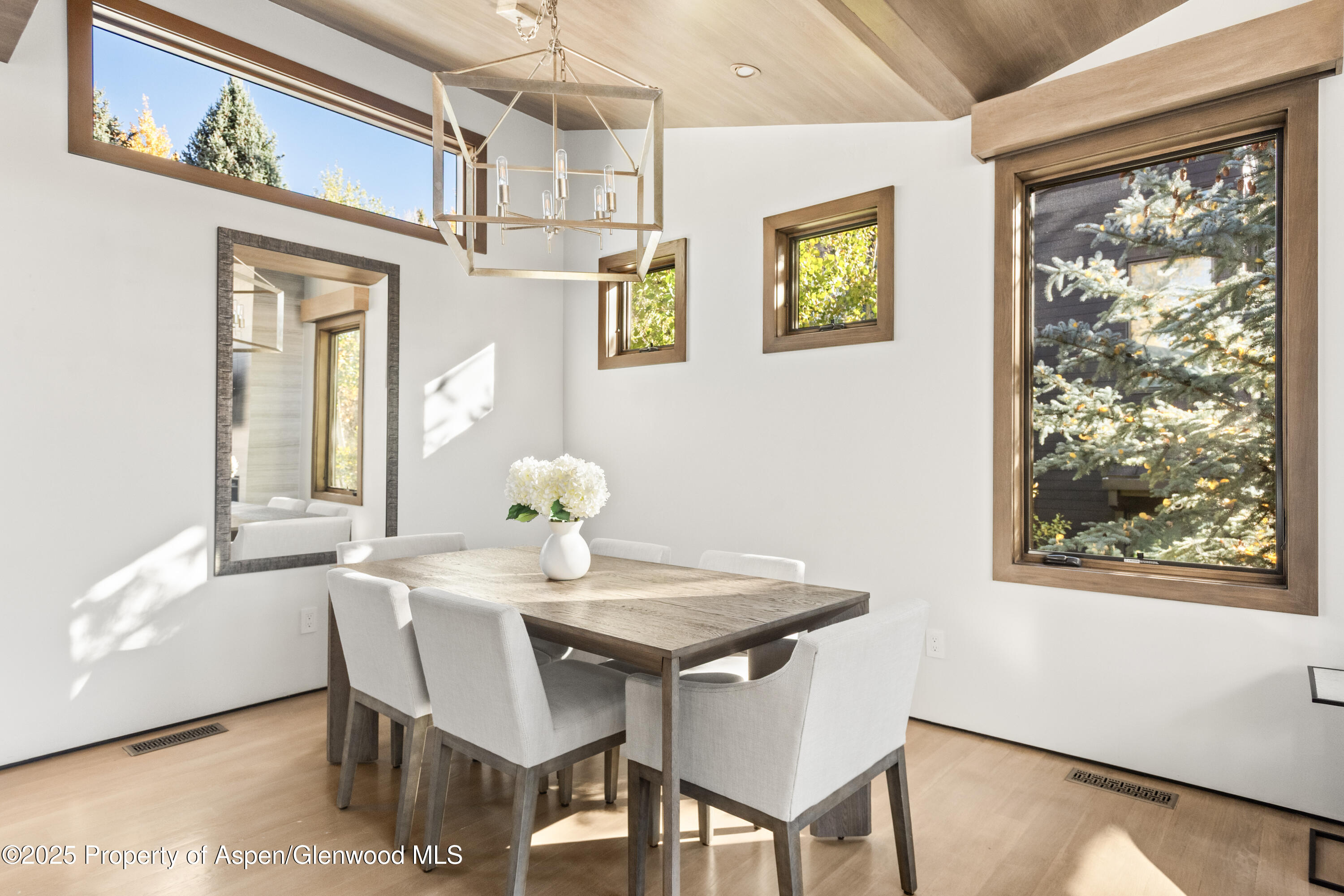 522 Spruce Street Aspen, CO 81611 - Photo 9 of 26 Dining Area